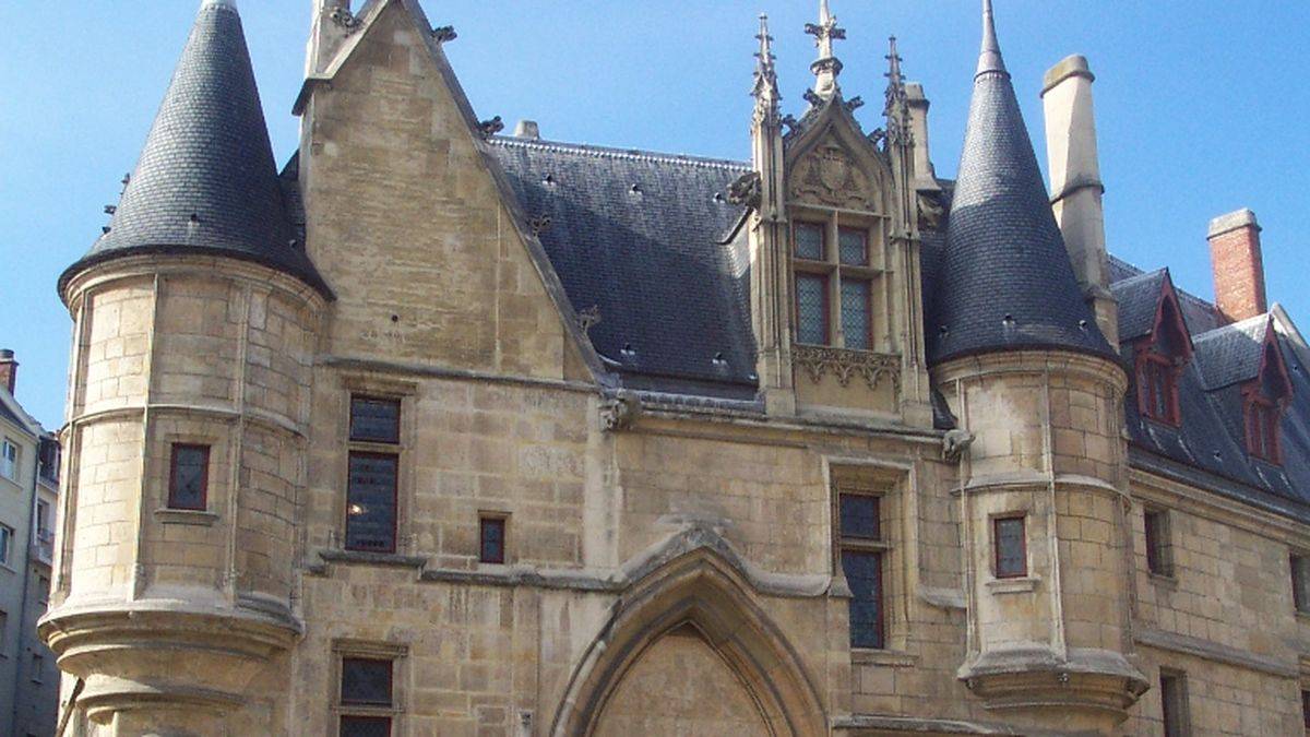 The façade