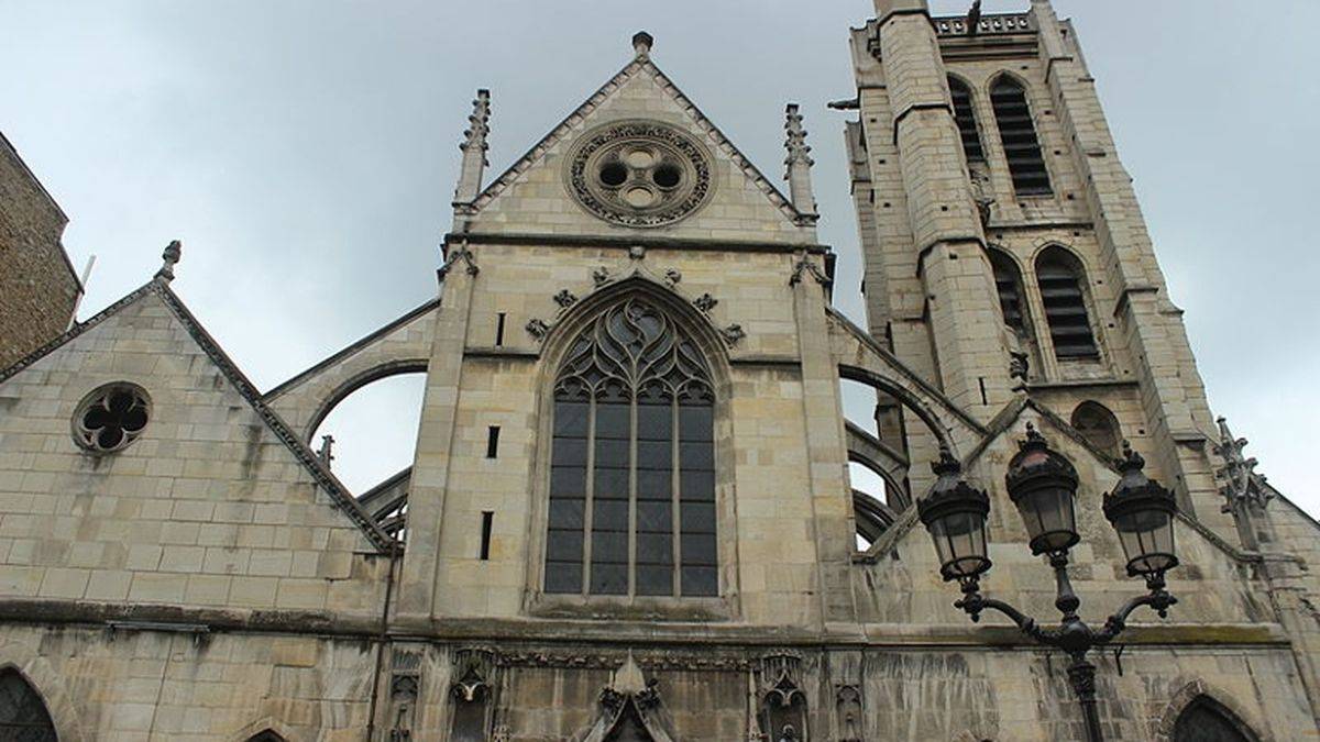 The façade