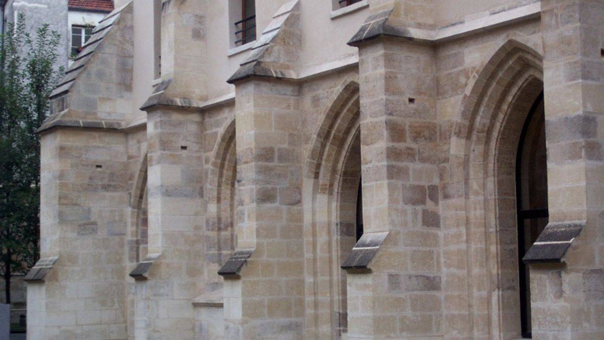 The façade