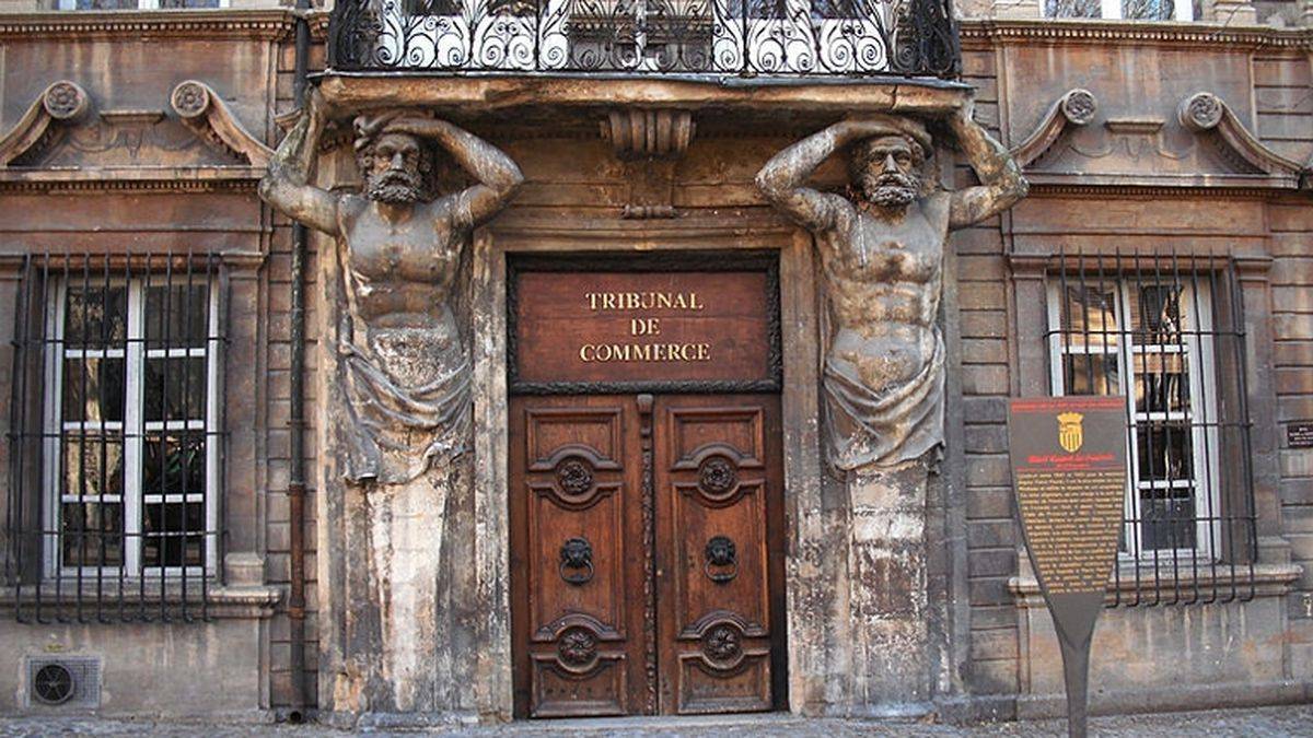 The façade