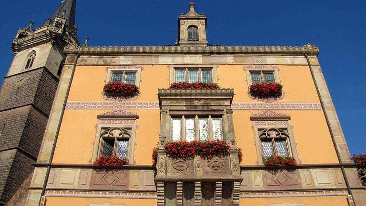 The façade