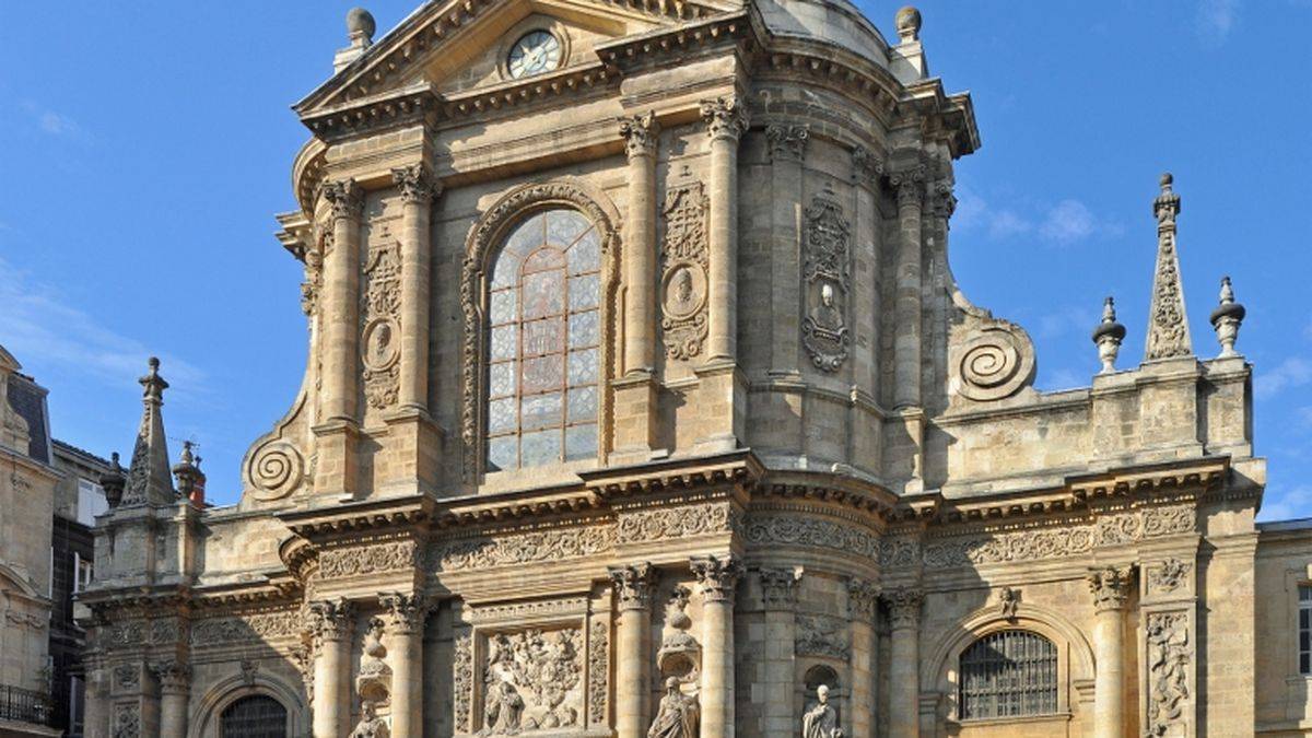 The façade