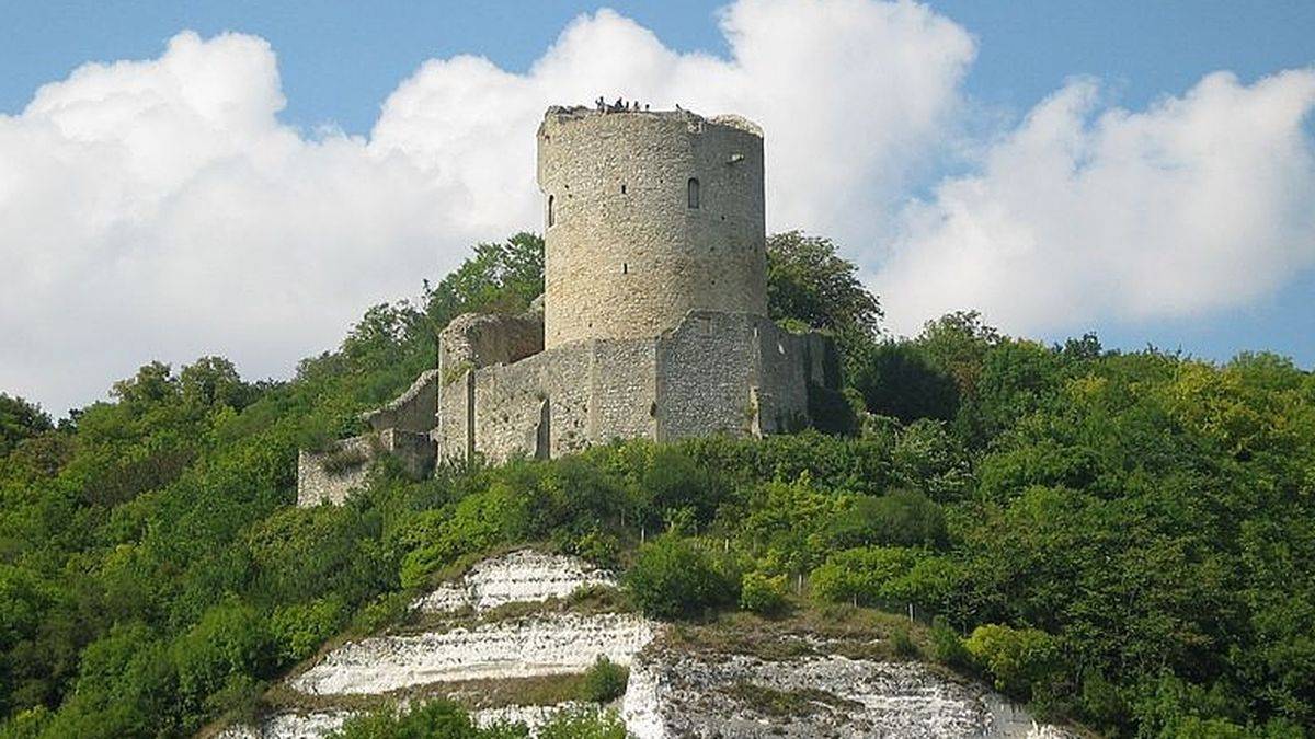 The keep on its rock