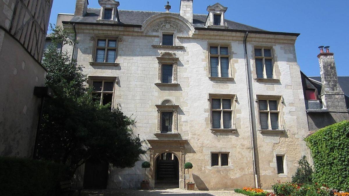 Façade on rue Bourbonnoux