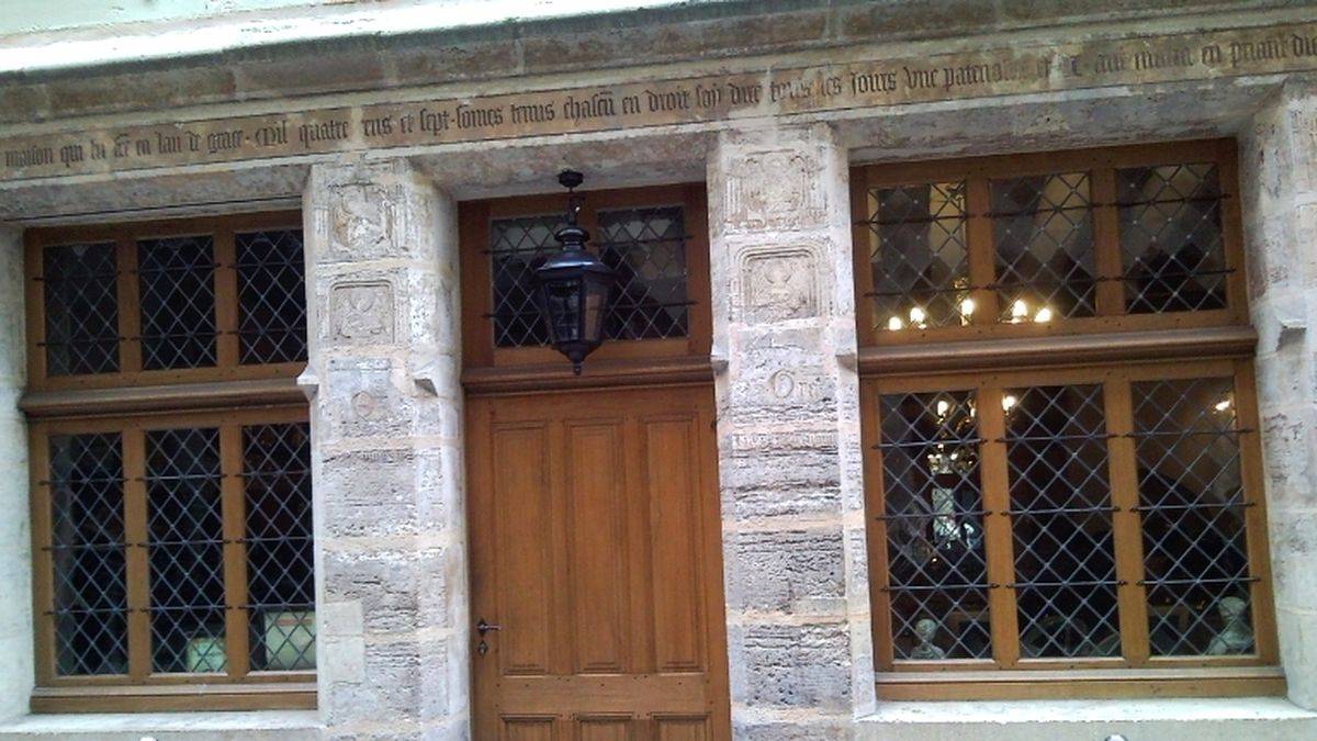 The façade
