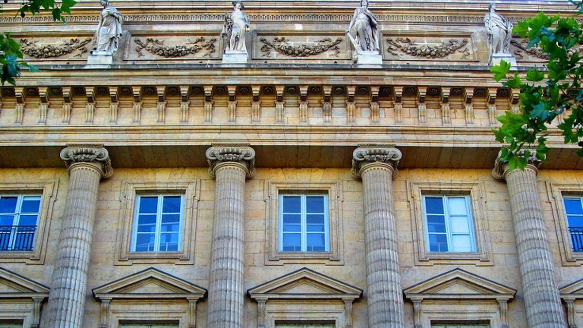 The façade