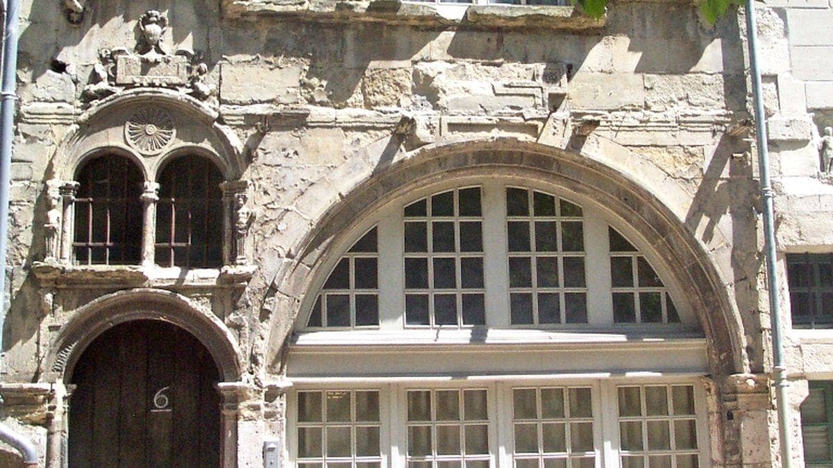 The façade