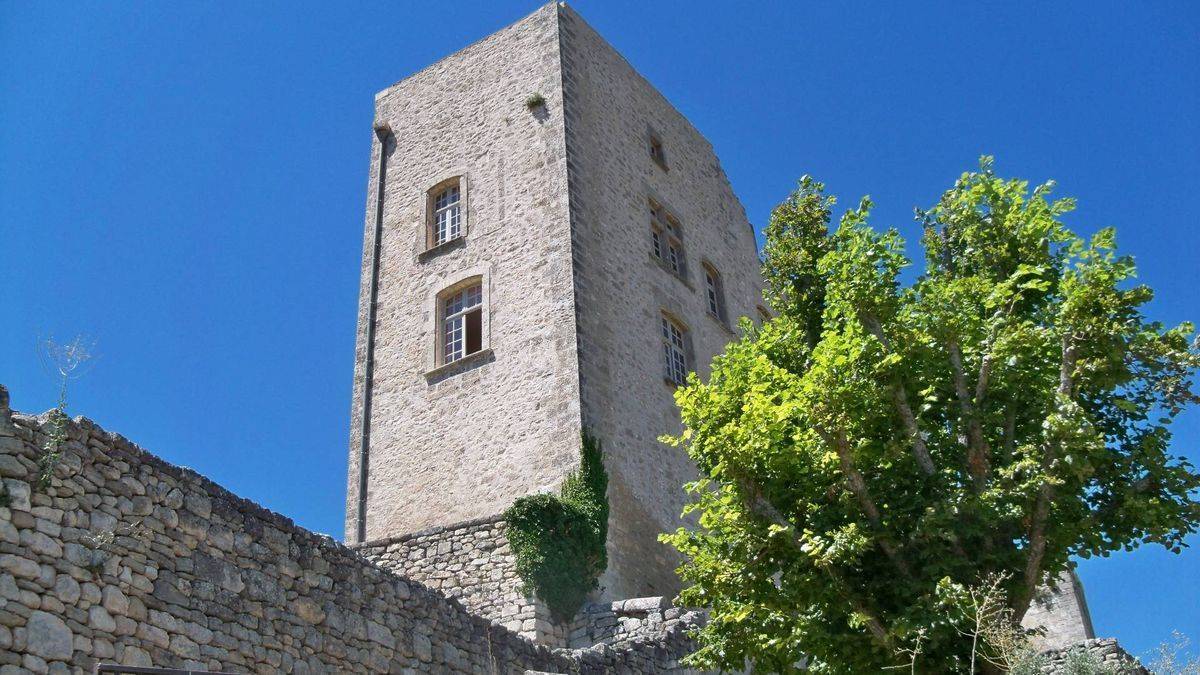 Lacoste castle