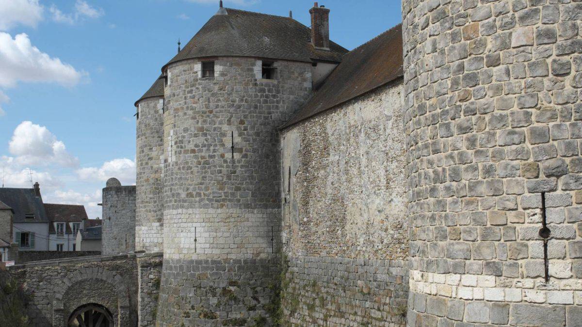 Dourdan castle