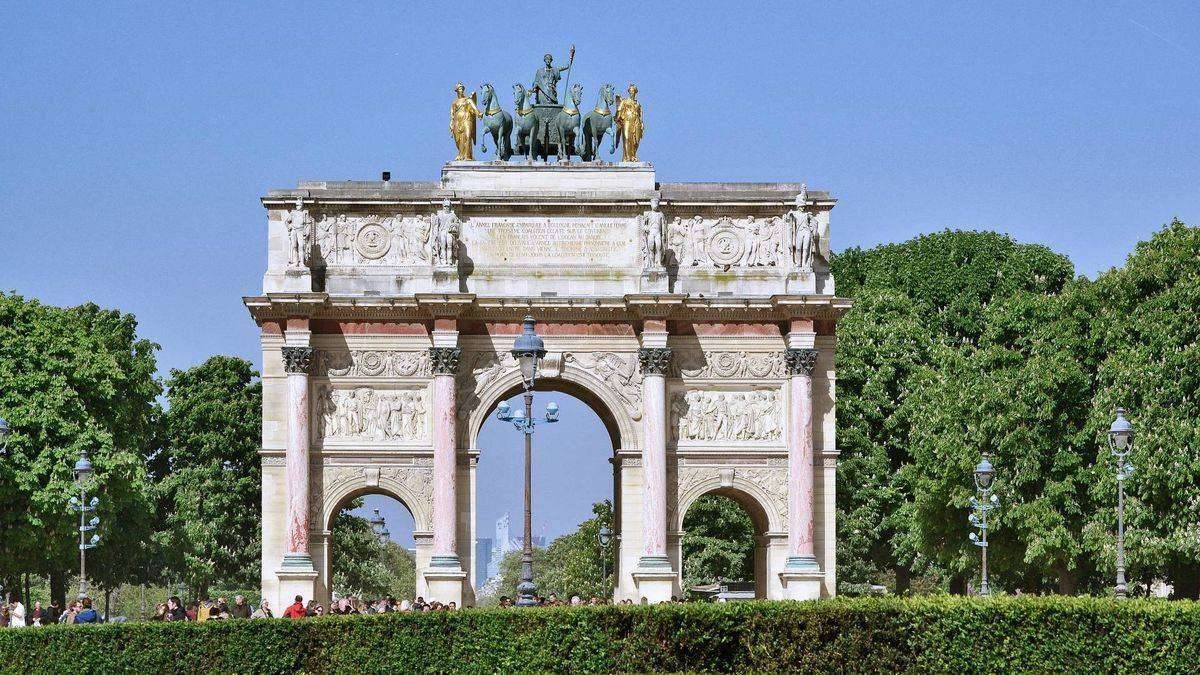 Carrousel arch