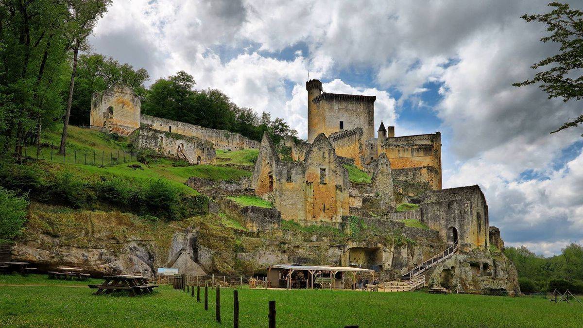 Commarque castle