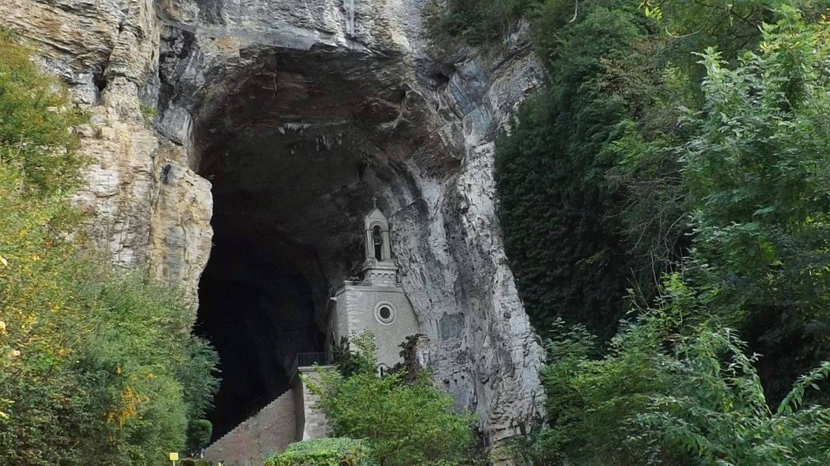 La Balme caves