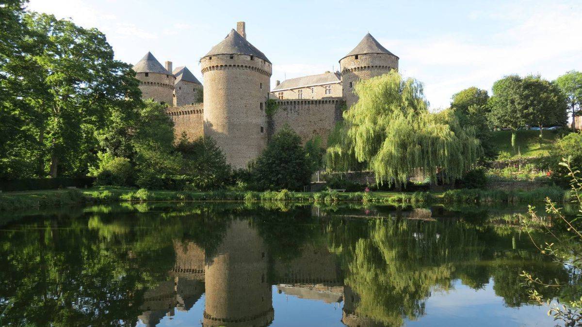 Lassay castle