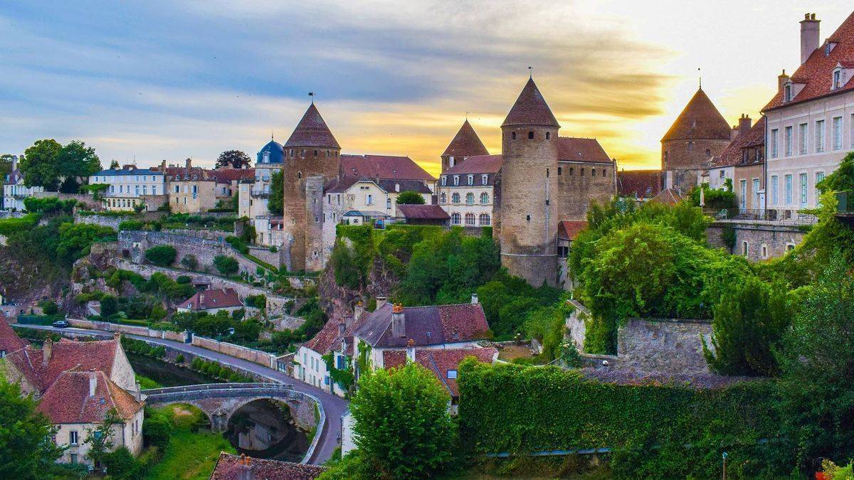 Semur ramparts