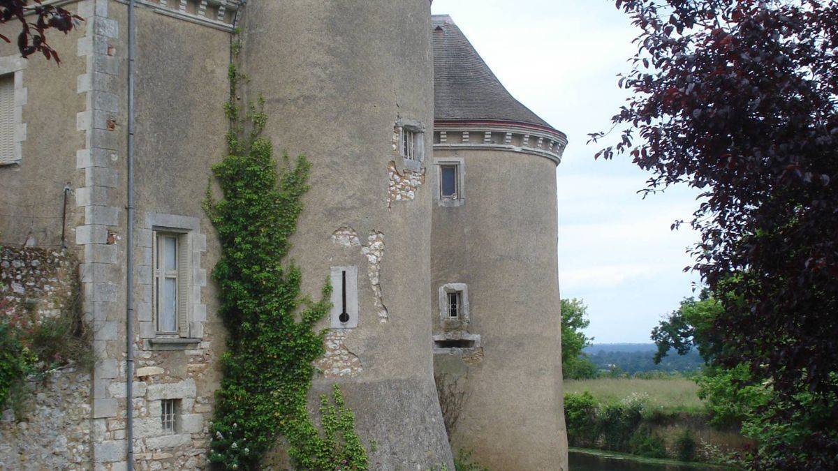 Lys-Saint-Georges castle