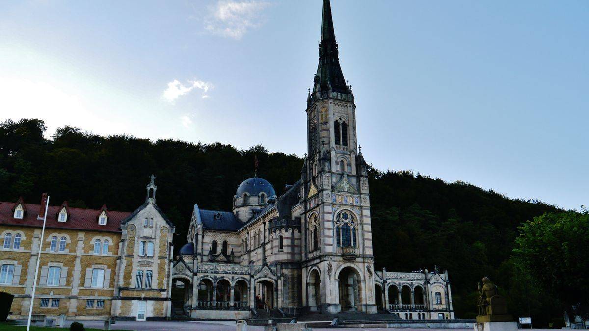 Bois-Chenu basilica