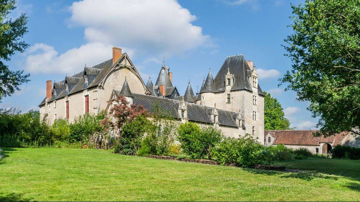 Fougères-sur-Bièvre castle